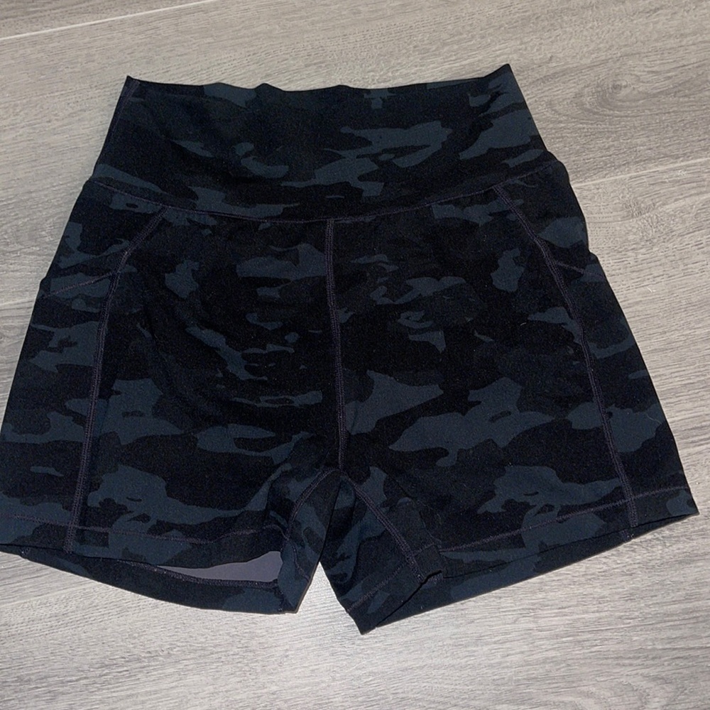 Alphalete Surface Pocket Camo Shorts